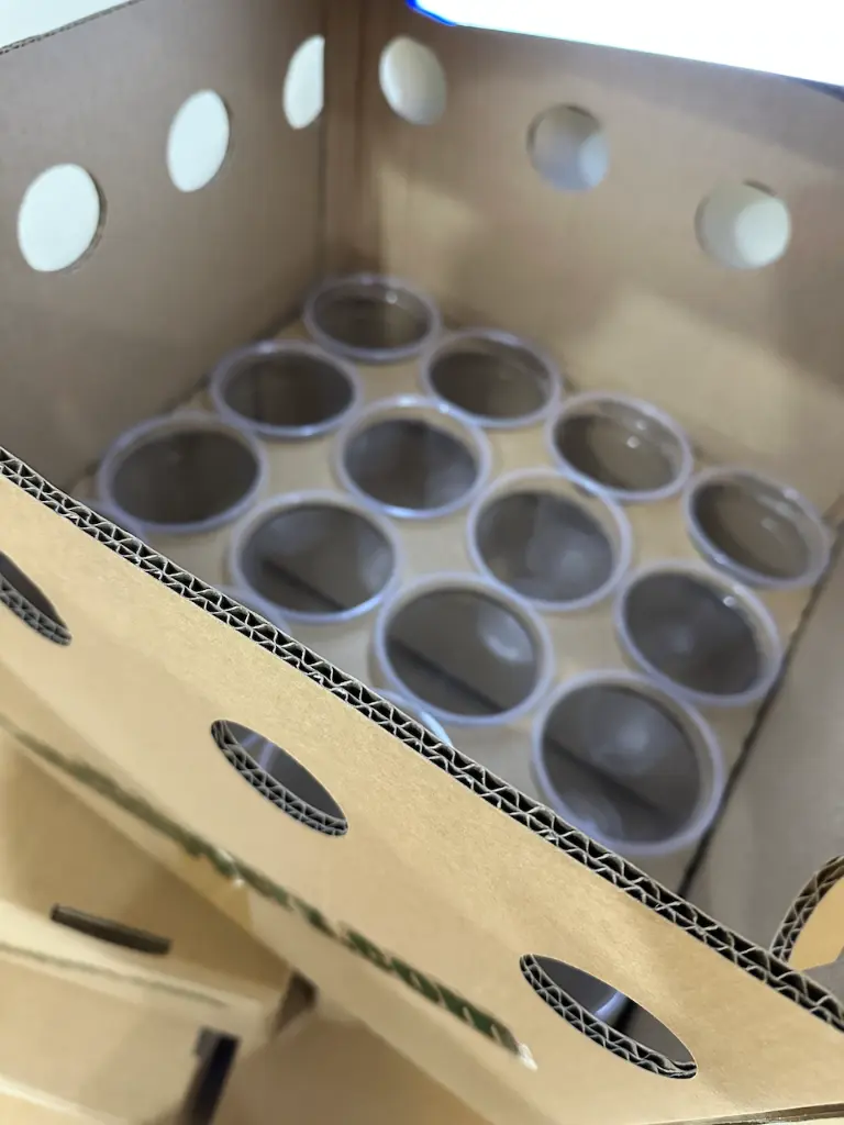 CloneShippers.com_L_Box_cardboard_detail.webp