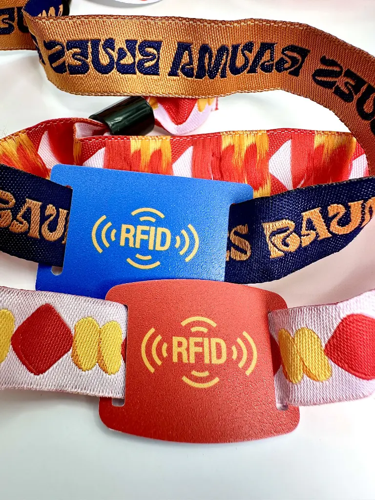 Blank_smart_fabric_wristband_RFID_rectangle.webp