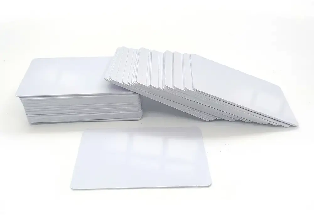 Blank plastic smart card (white, NFC)